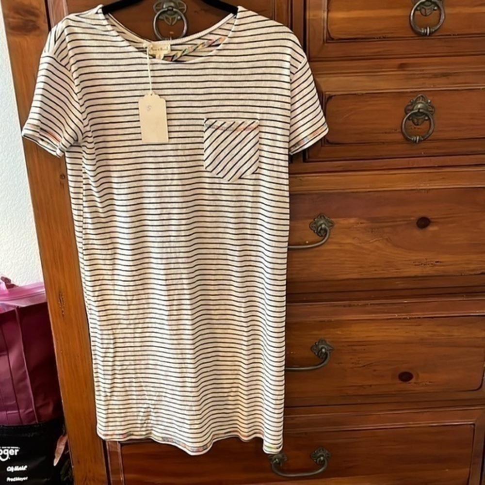 Hem & Thread Women’s Cream and Navy Striped Tee Shirt Dress Size Small NWT